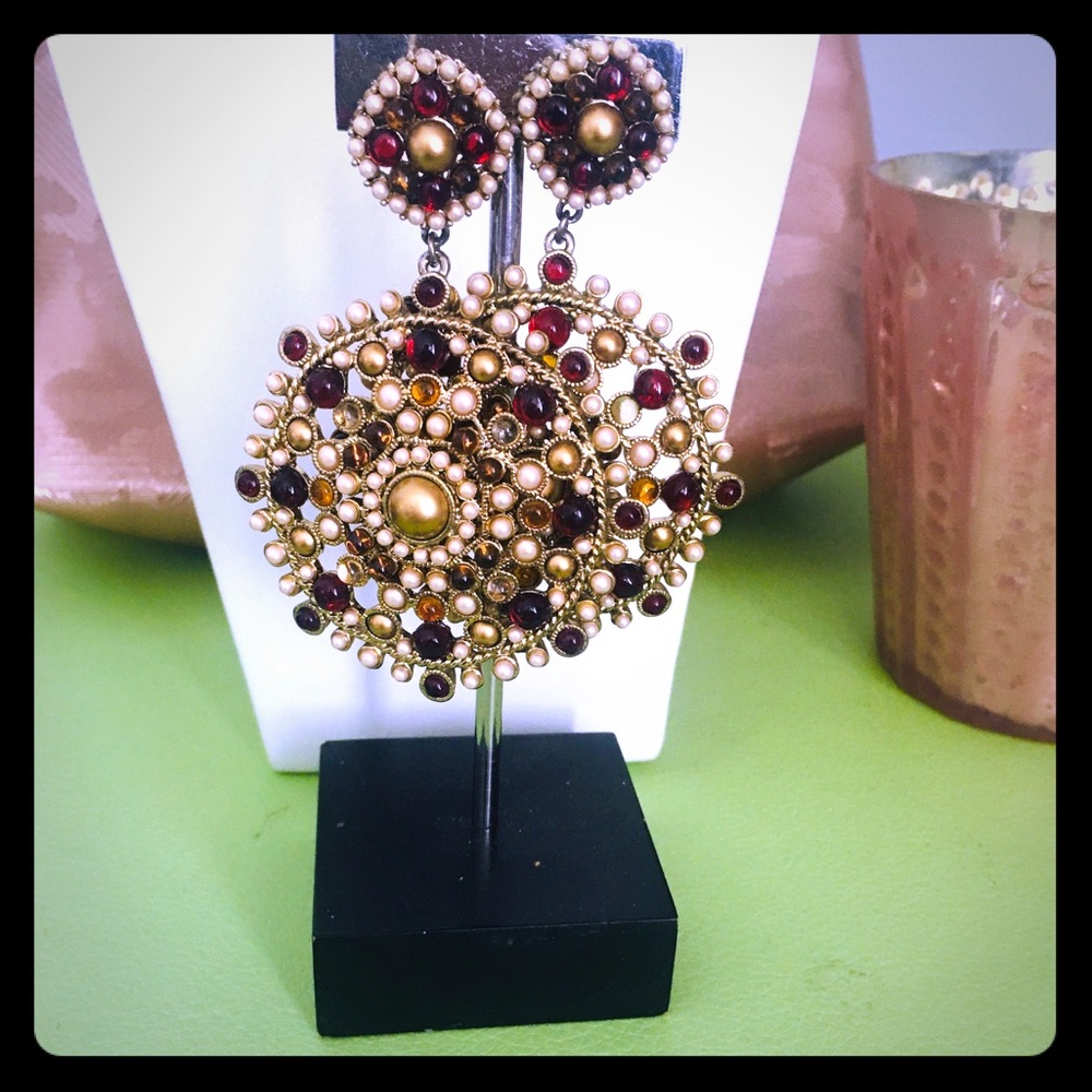 Exquisite! Vintage clip on Earrings!💥💥Offers Welcomed! - Picture 1 of 2